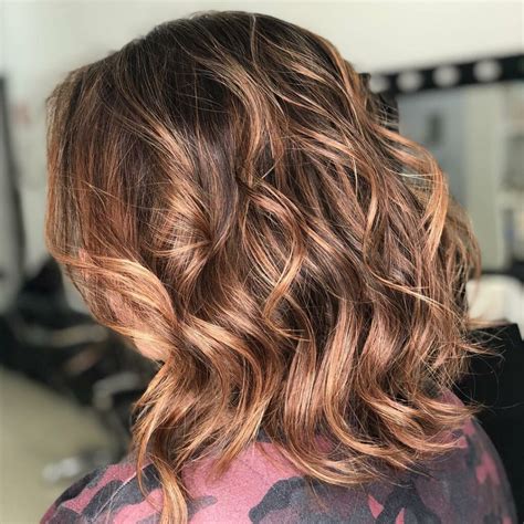 imagens de morena iluminada cabelo curto|Morena iluminada: 25 ideias para mulheres com。